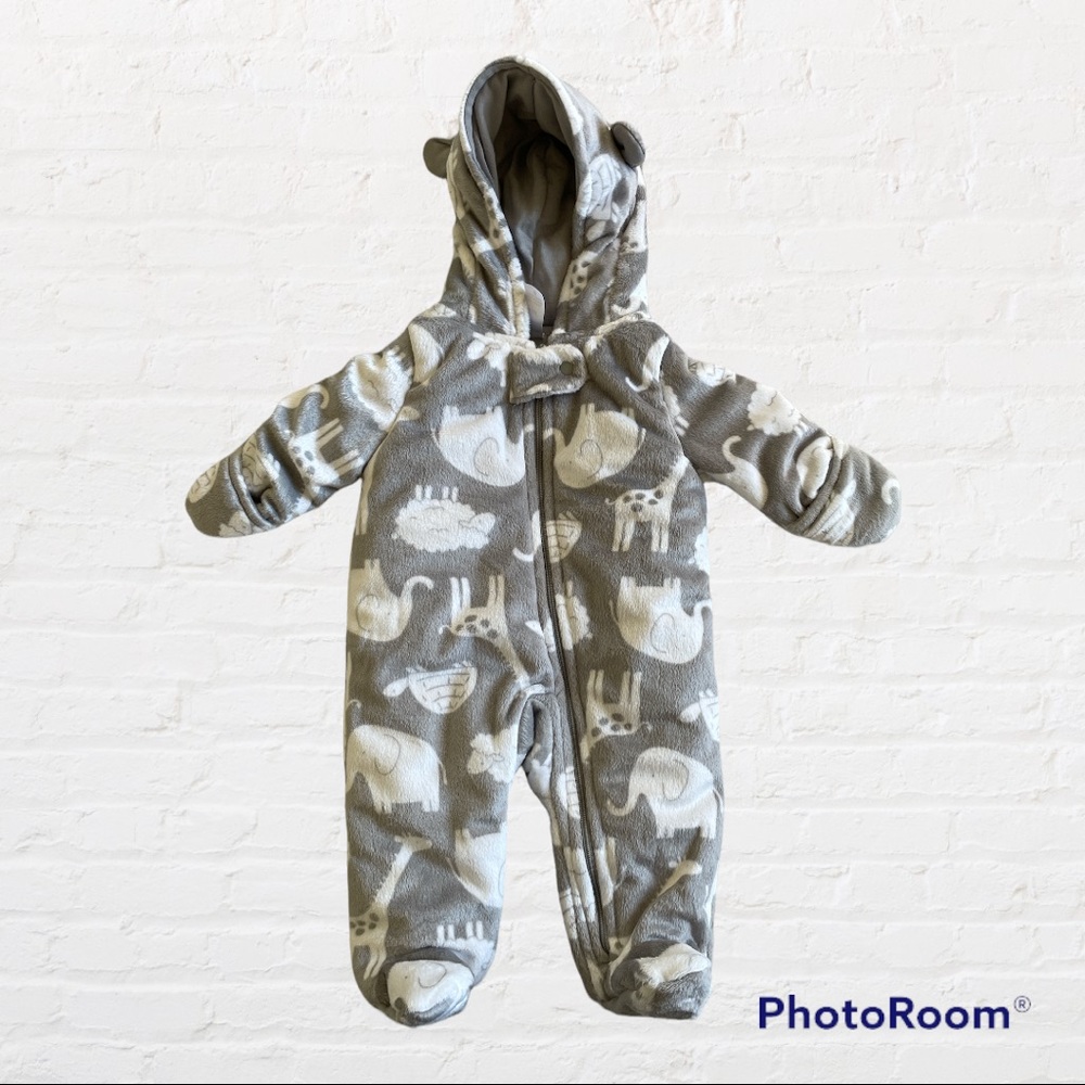 Carters 0-3 month snow suit, brand new